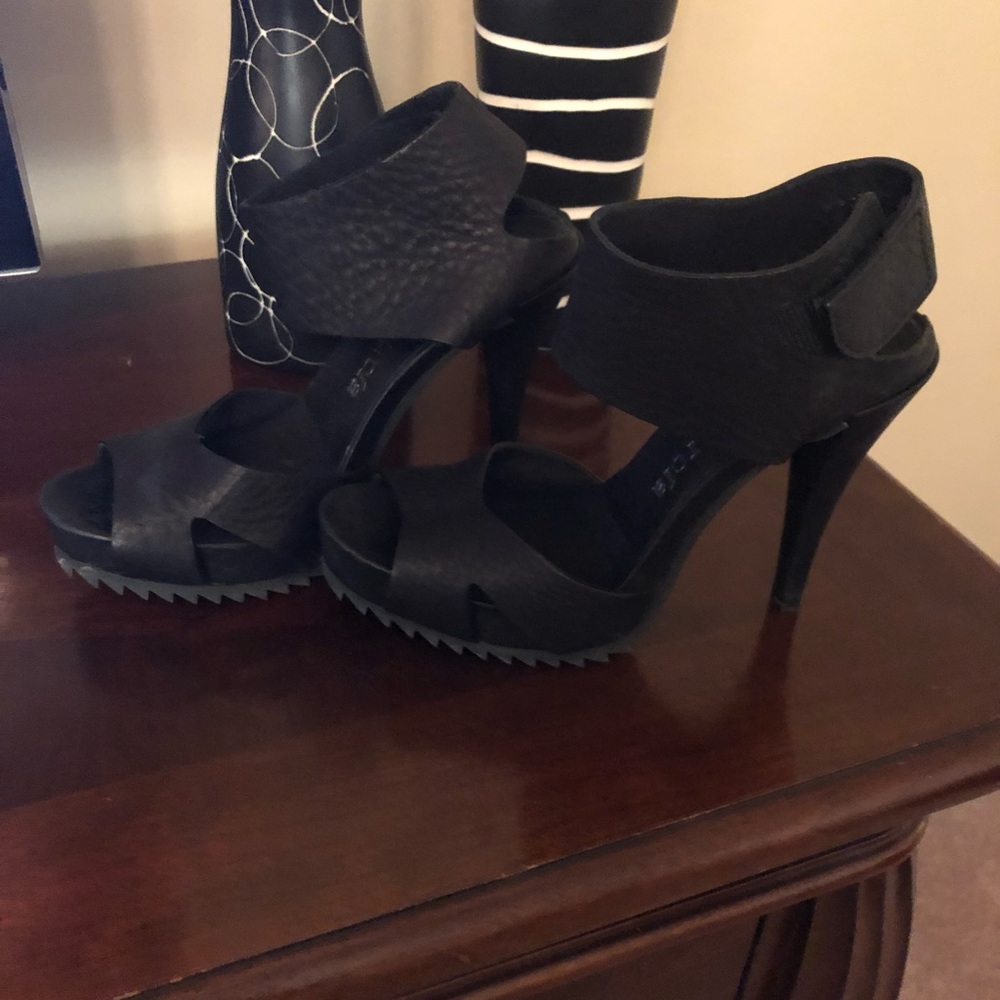 Pedro Garcia heels
